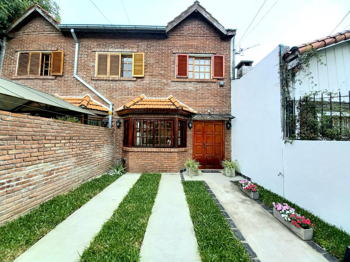 Casa Dúplex 4 Ambientes 3 Dormitorios con jardín Castelar