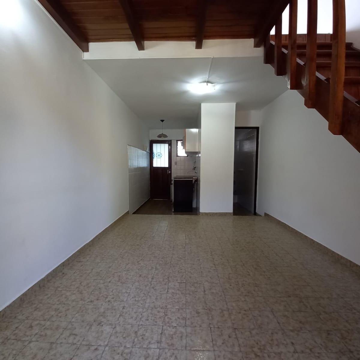 Foto de Casa duplex 2 ambientes con cochera en Castelar, imagen 3