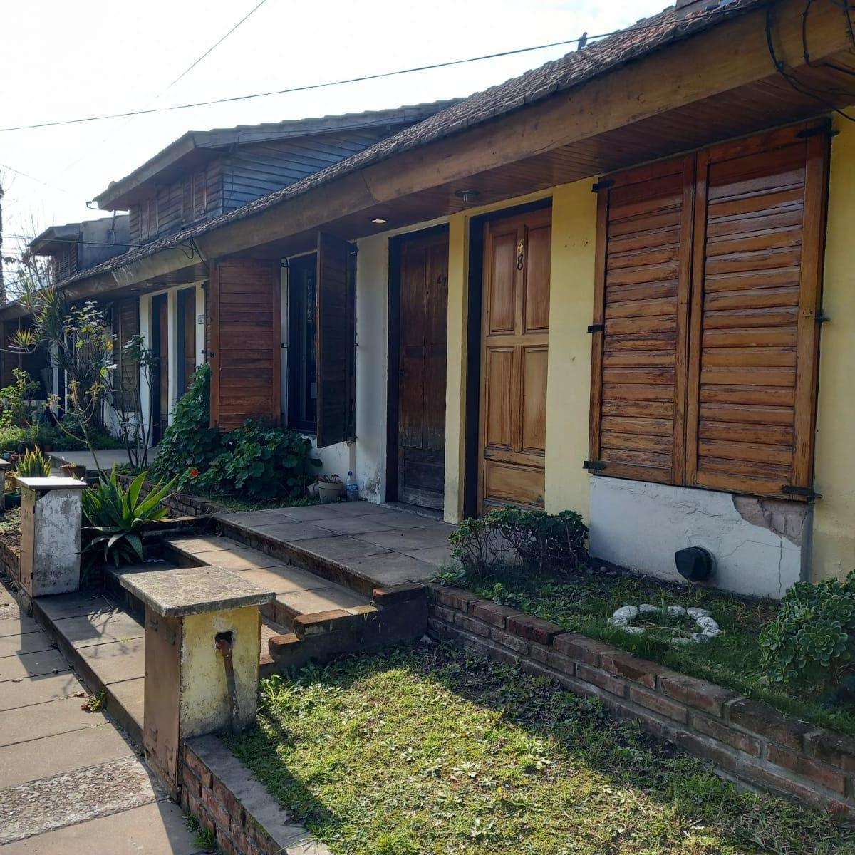 Casa duplex 2 ambientes con cochera en Castelar
