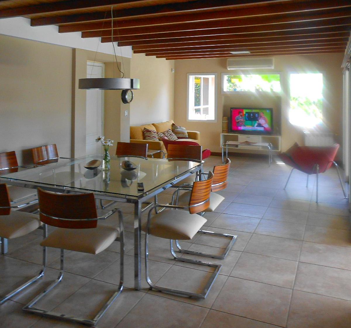 Casa de 5 Dorm., Suite, Escritorio, Parque y Pileta en Castelar 4