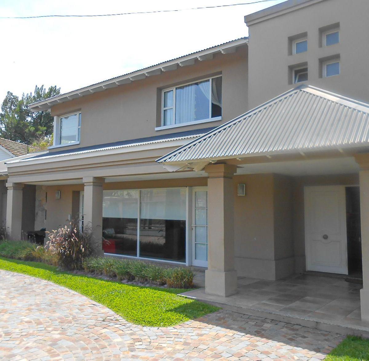 Casa de 5 Dorm., Suite, Escritorio, Parque y Pileta en Castelar 1