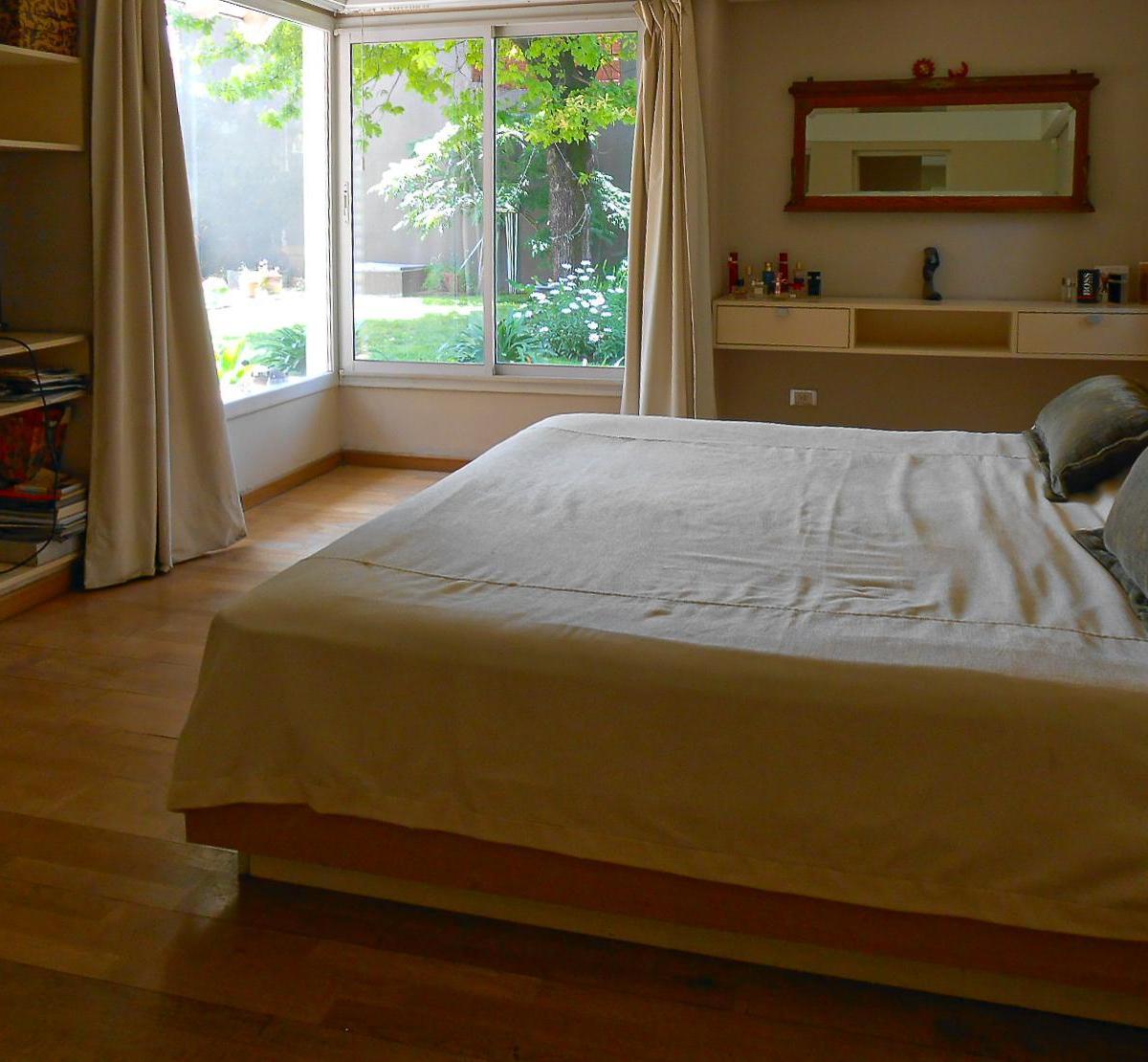 Casa de 5 Dorm., Suite, Escritorio, Parque y Pileta en Castelar 5