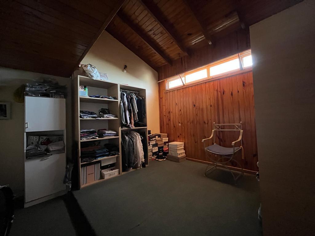 Casa chalet de 4 dormitorios más playroom y jardin con pileta en Castelar