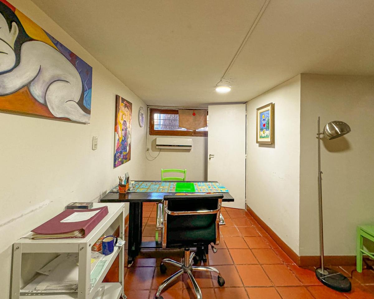 Foto de Casa de 5 ambientes 3 dormitorios suite escritorio oficina pileta en, imagen 3