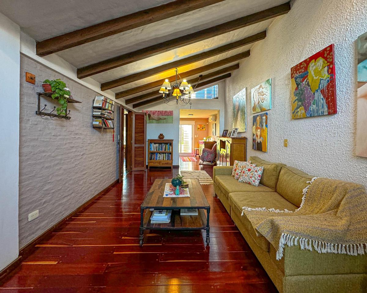 Foto de Casa de 5 ambientes 3 dormitorios suite escritorio oficina pileta en, imagen 5
