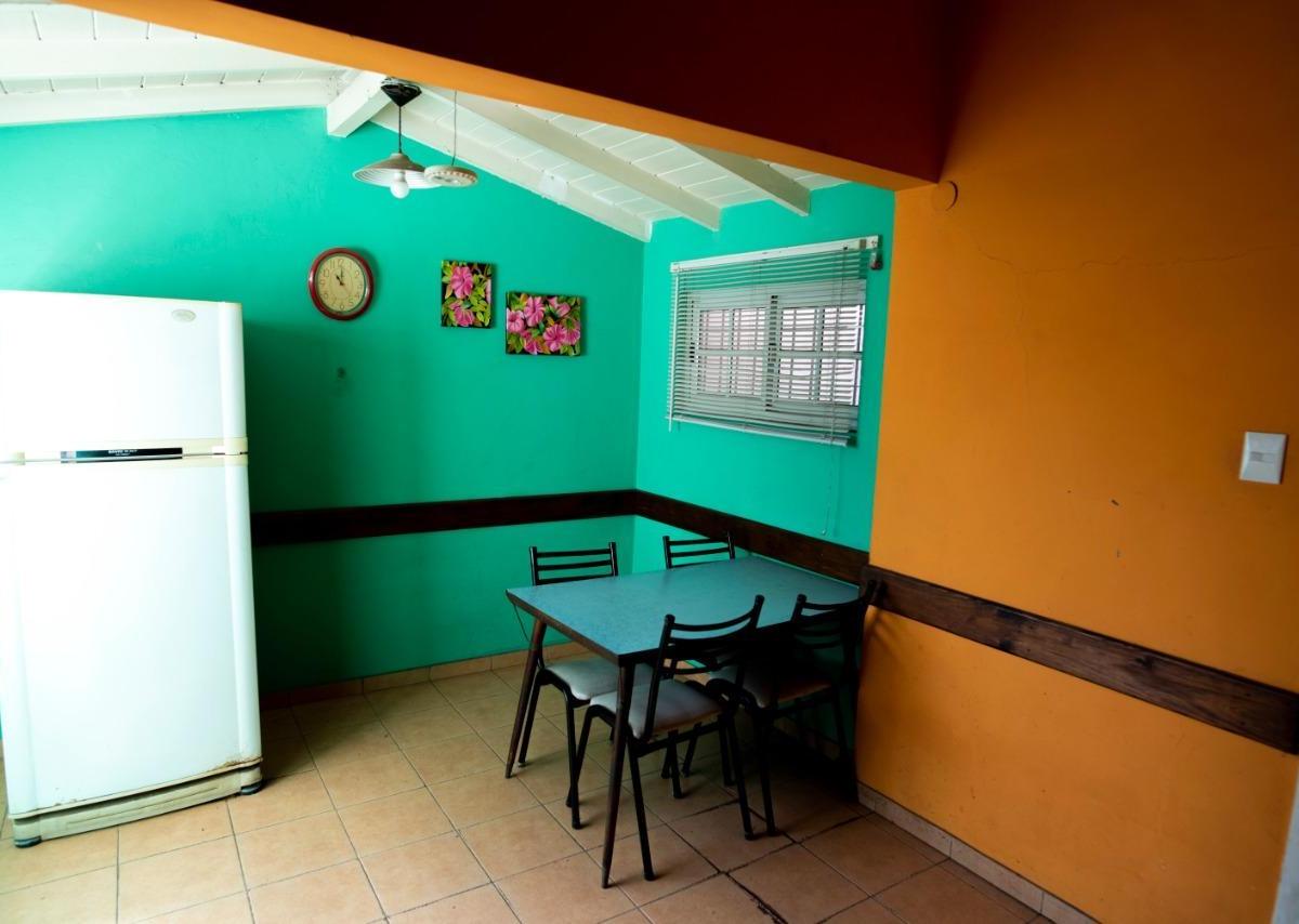 casa chalet de 4 ambientes con jardin en Castelar