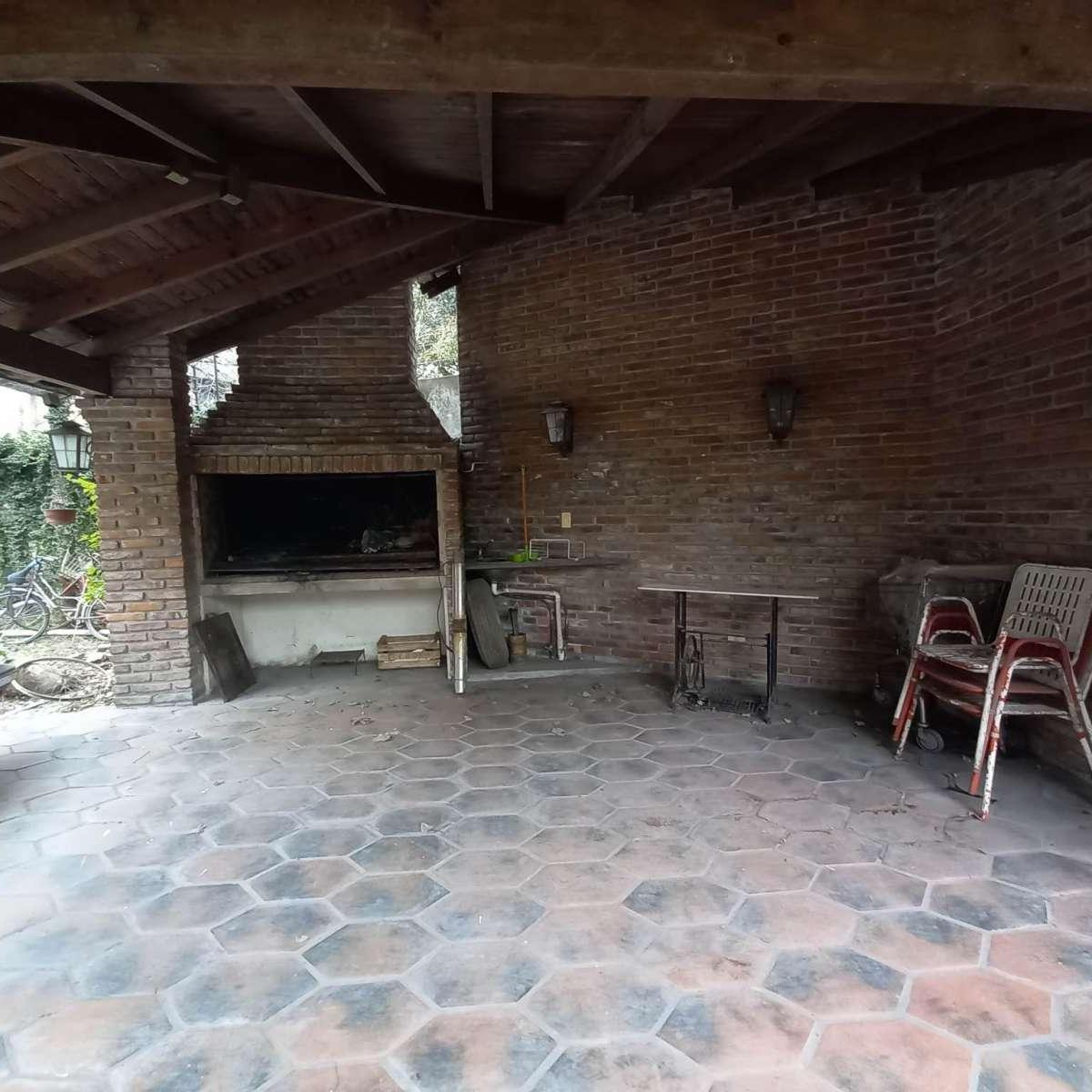 Casa de 4 Dorm. Suite + Playroom Jardin y Pileta en Castelar 2