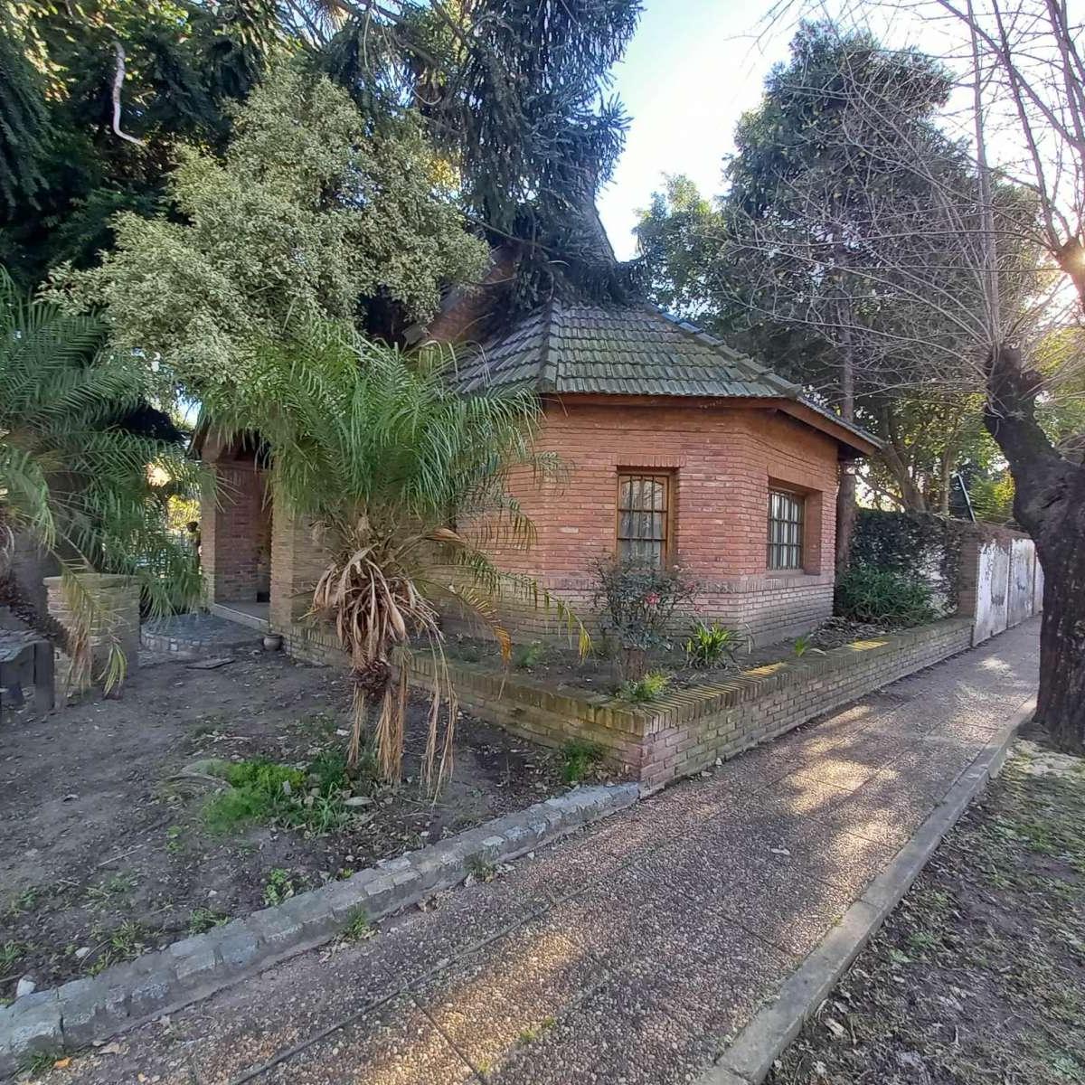 Casa de 4 Dorm. Suite + Playroom Jardin y Pileta en Castelar 5