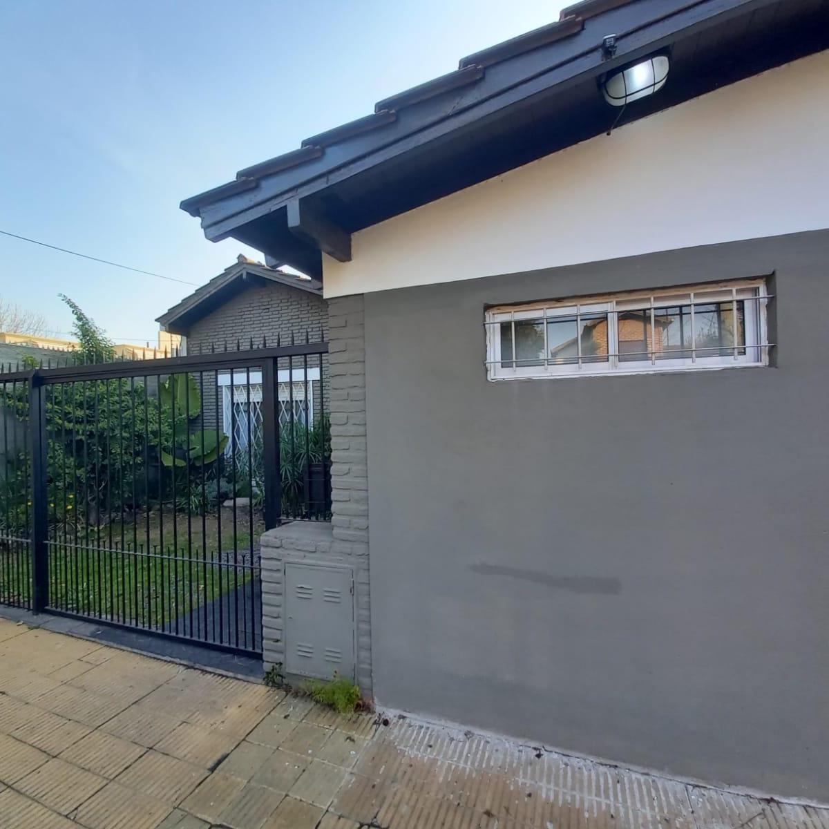 Casa de 4 ambientes con jardin en Castelar