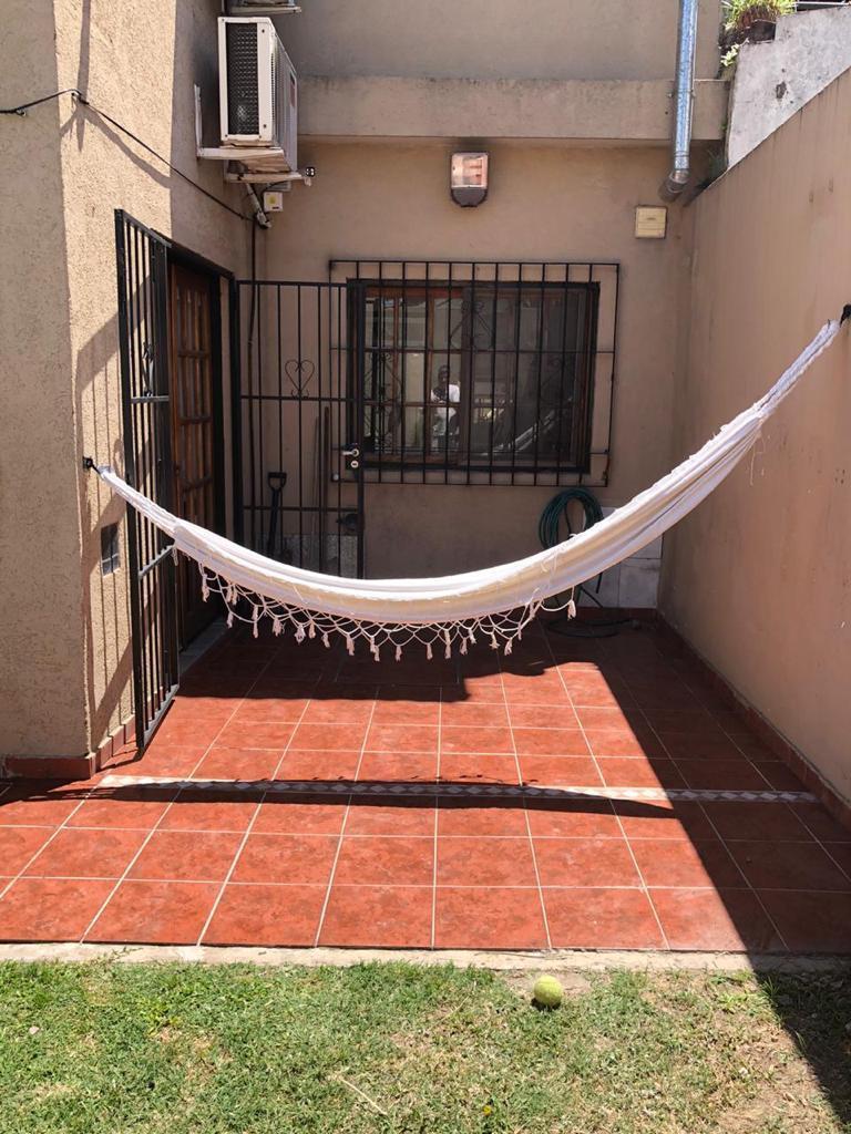 Casa de 6 ambientes con jardin en Castelar