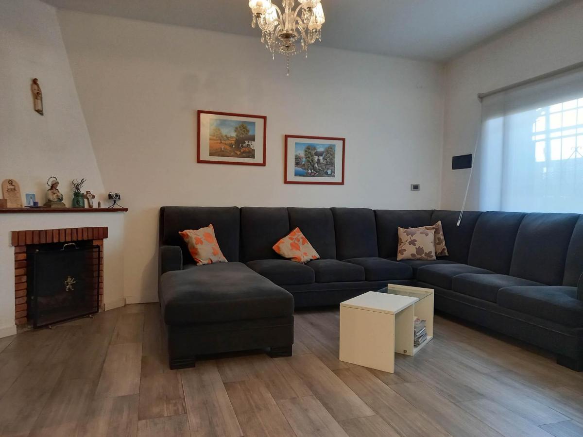Foto de Casa de 6 ambientes con jardin en Castelar, imagen 2