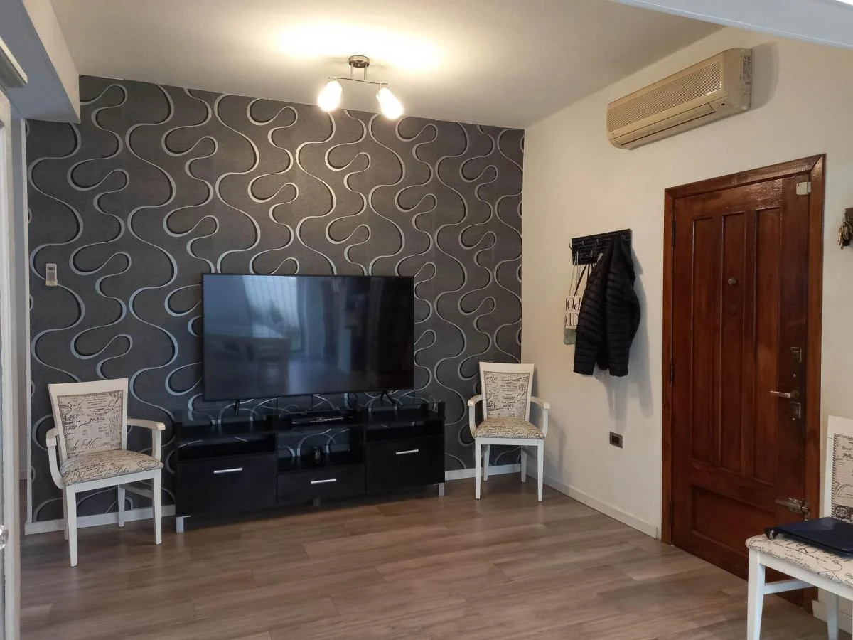 Foto de Casa de 6 ambientes con jardin en Castelar, imagen 4