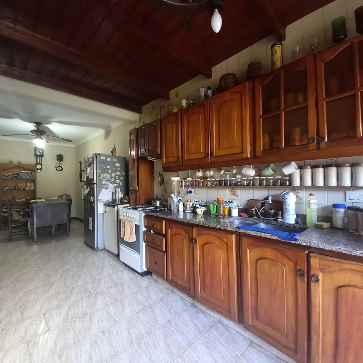 Casa 4 ambientes con pileta en Ituzaingó