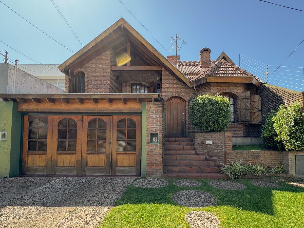 Casa 4 ambientes con pileta en Castelar