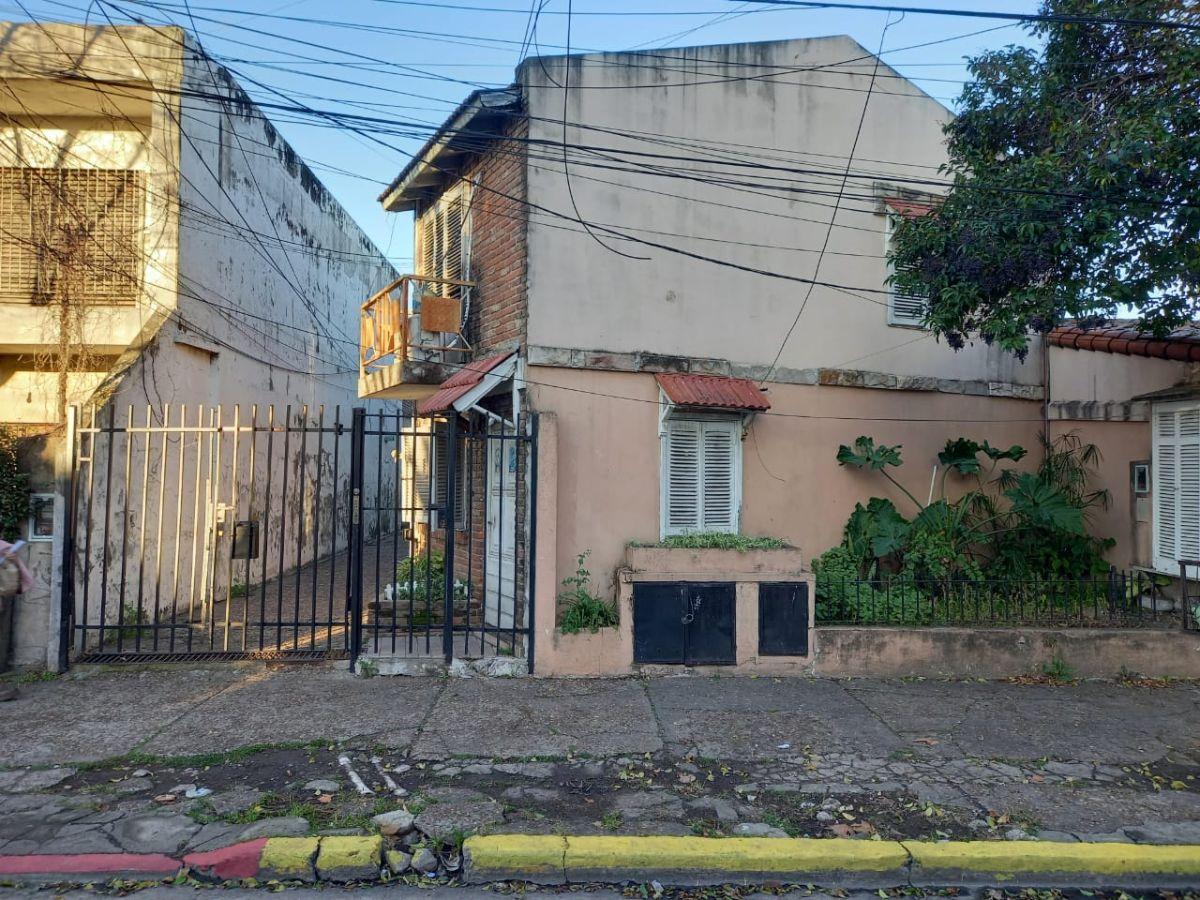 Casa duplex 3 ambientes con cochera en Castelar