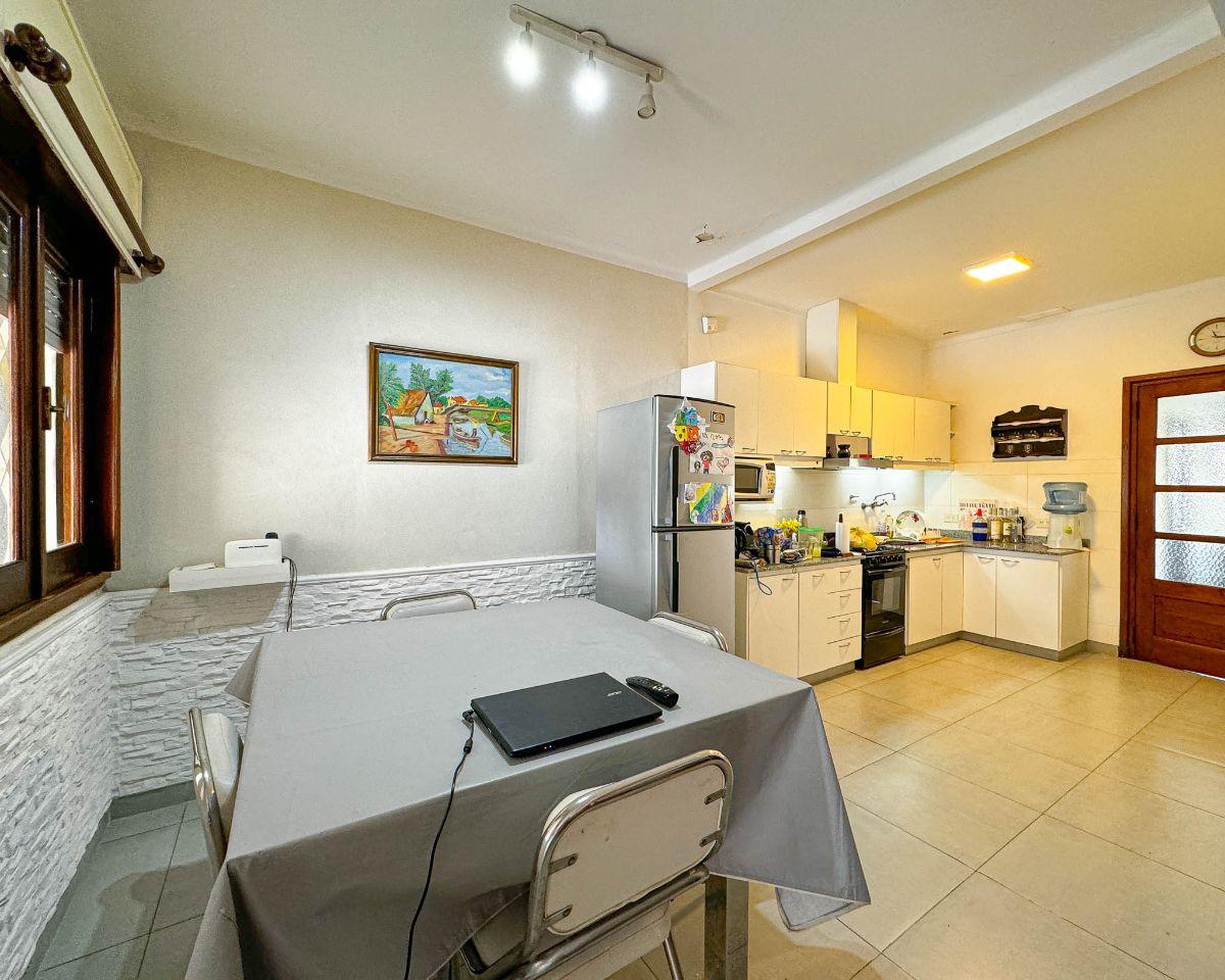 Foto de Casa 4 ambientes con pileta en Castelar, imagen 4