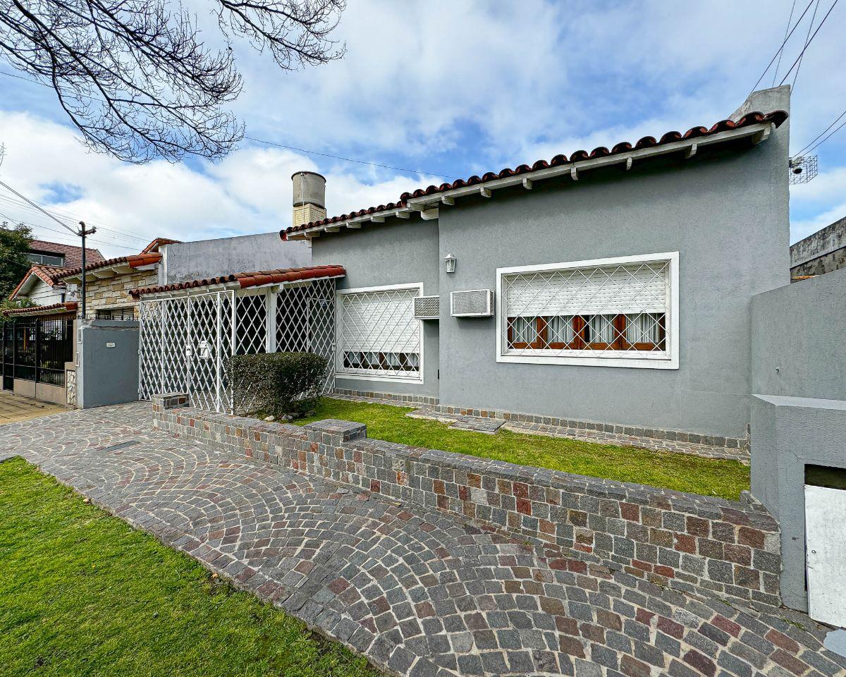 Casa 4 ambientes con pileta en Castelar