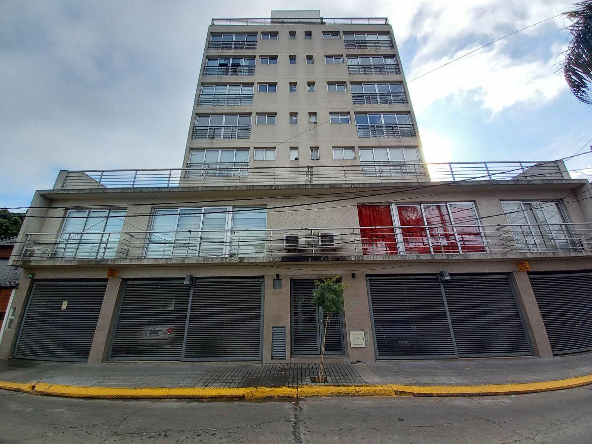 Departamento 2 ambientes con cochera en Ituzaingo