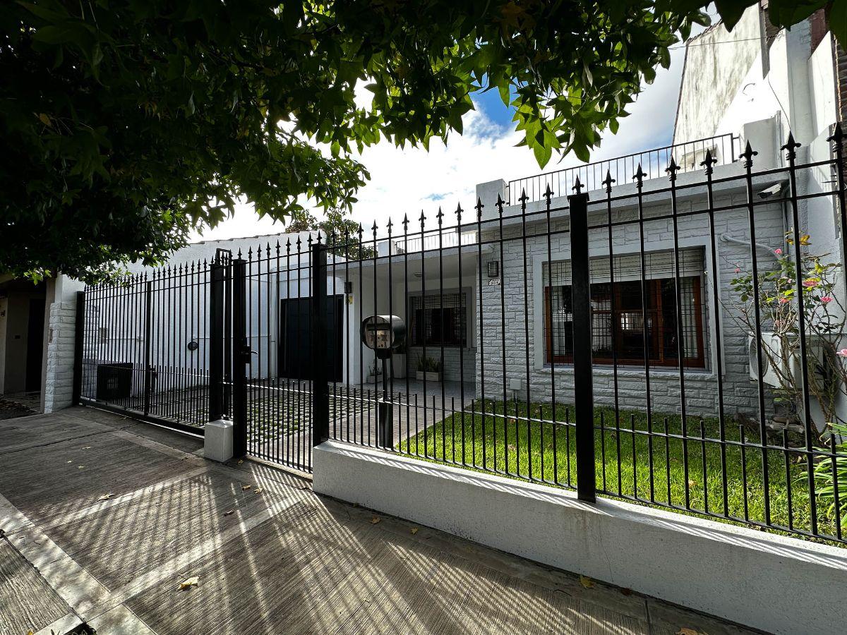 Casa 4 ambientes con jardin en Castelar