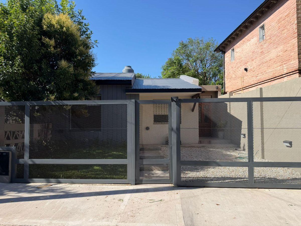 Casa 4 ambientes con jardin en Castelar