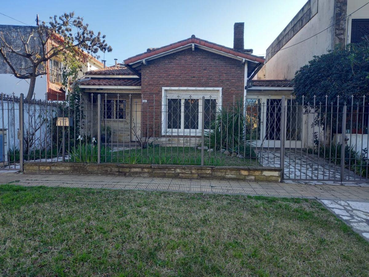 Casa 4 ambientes con jardin en Castelar