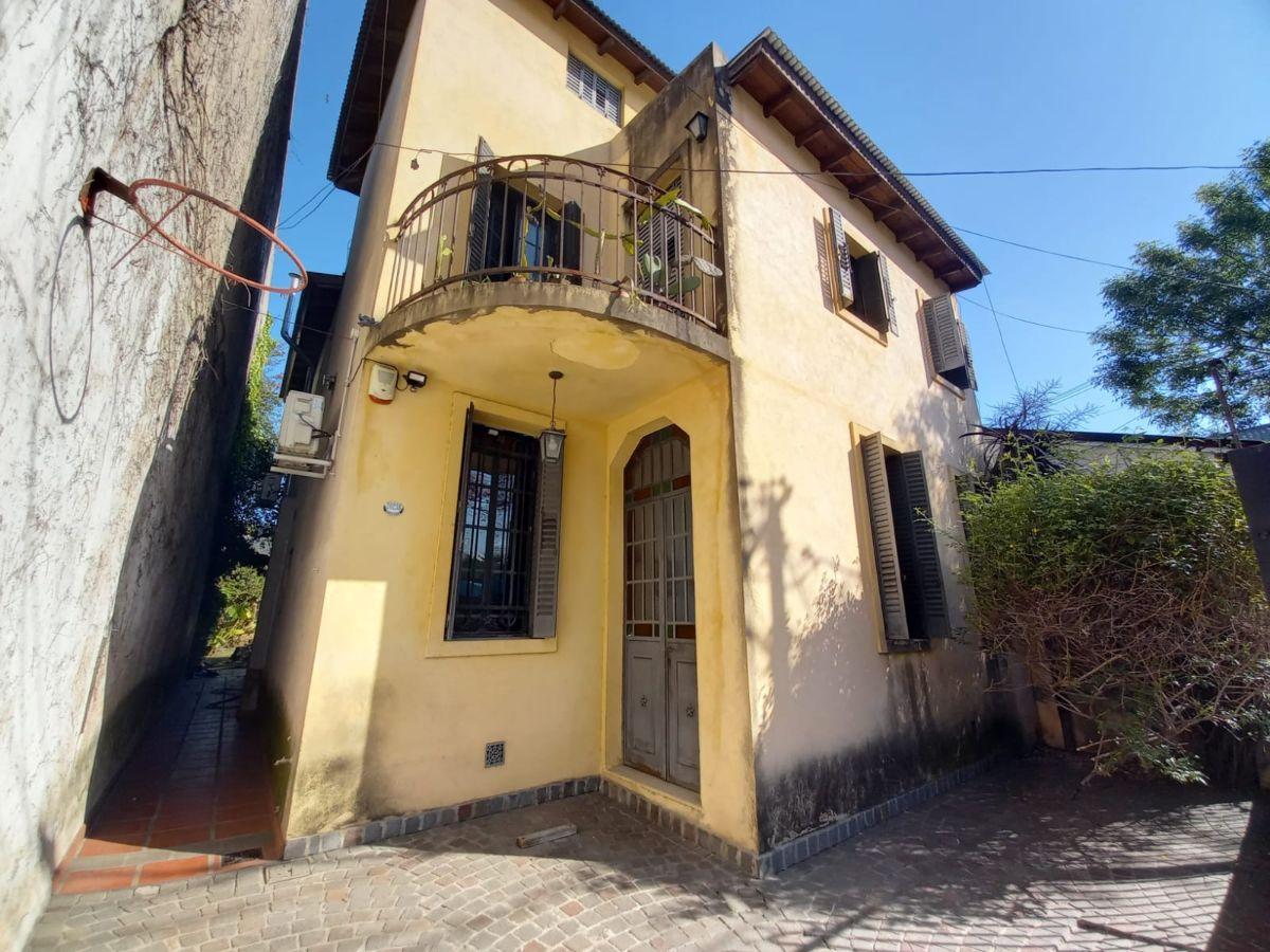 Casa 5 ambientes con jardin en Castelar