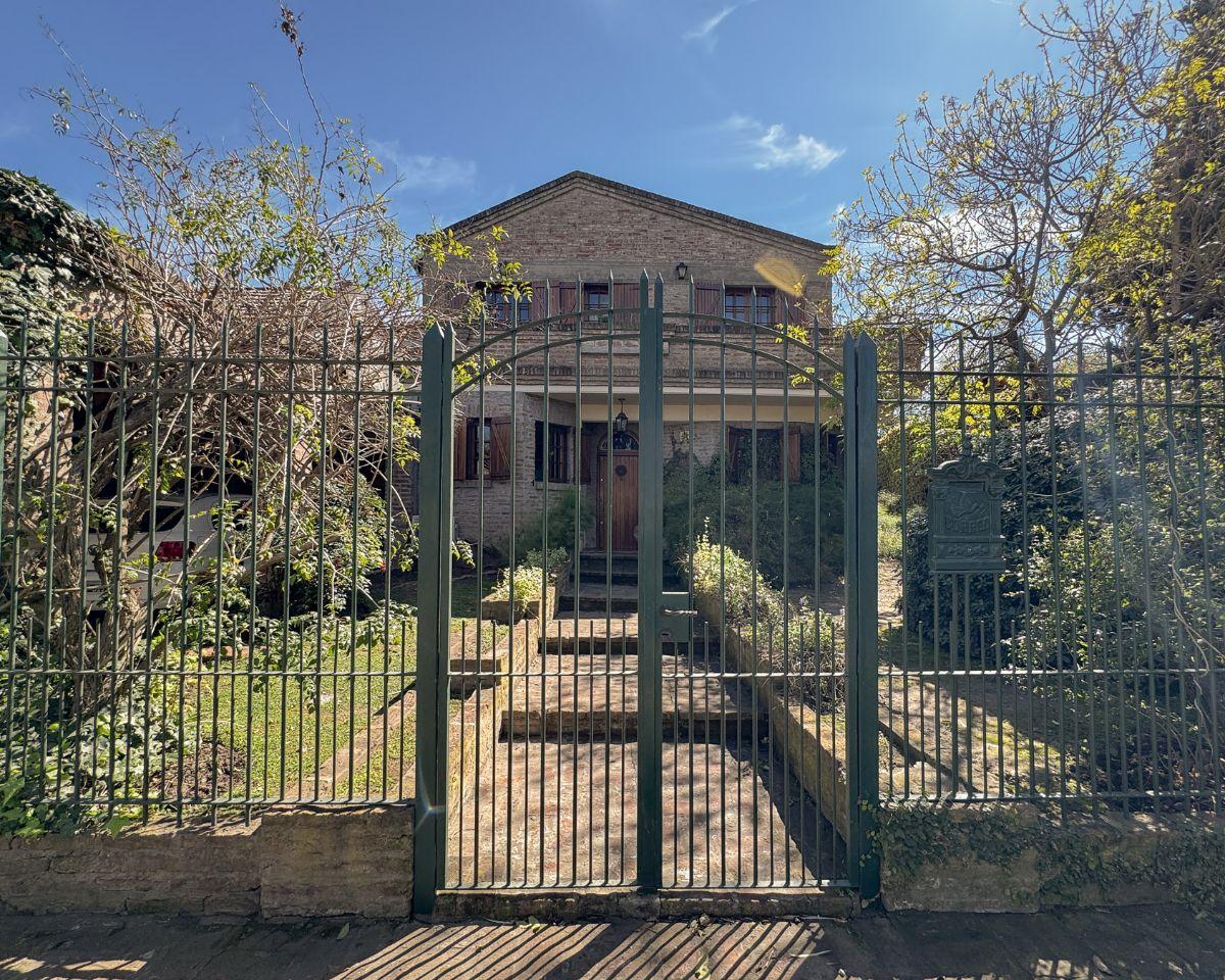 Casa 5 ambientes con pileta en Ituzaingó