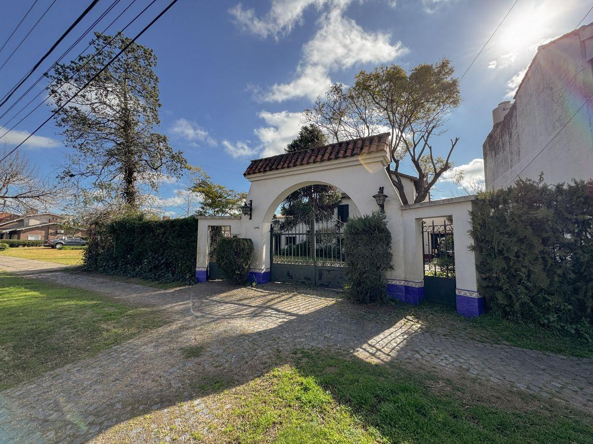Casa 4 ambientes con pileta en Castelar