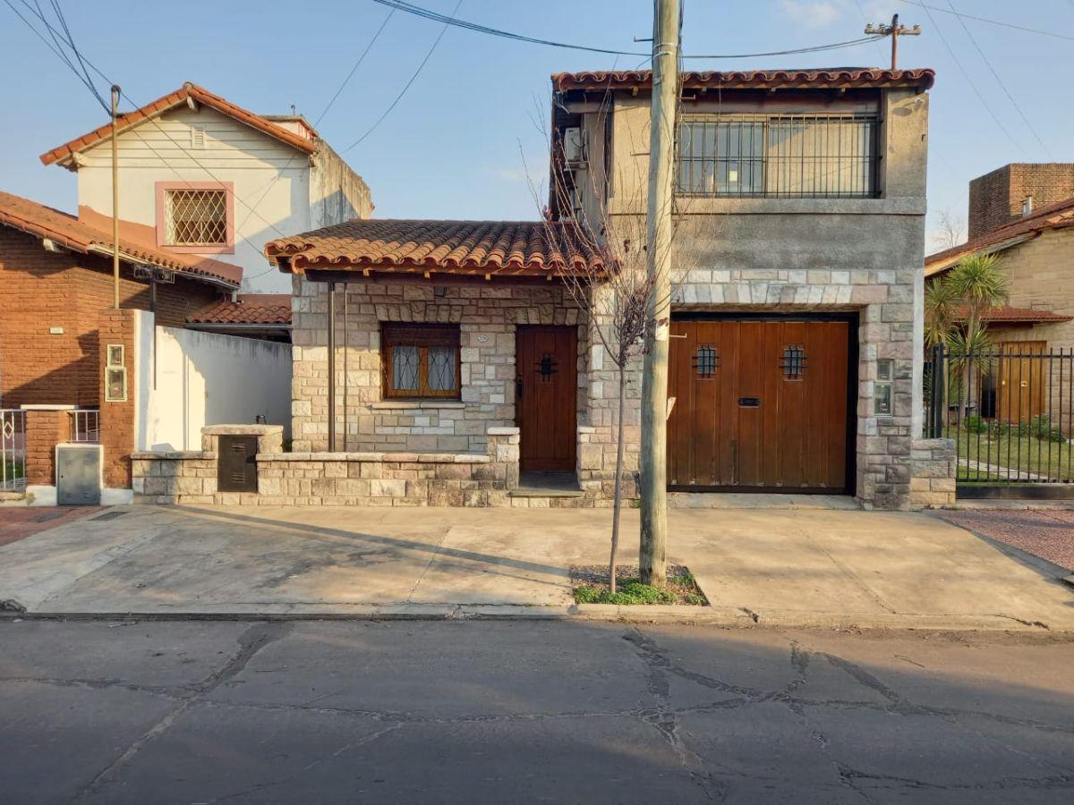 Casa 4 ambientes con jardin en Castelar