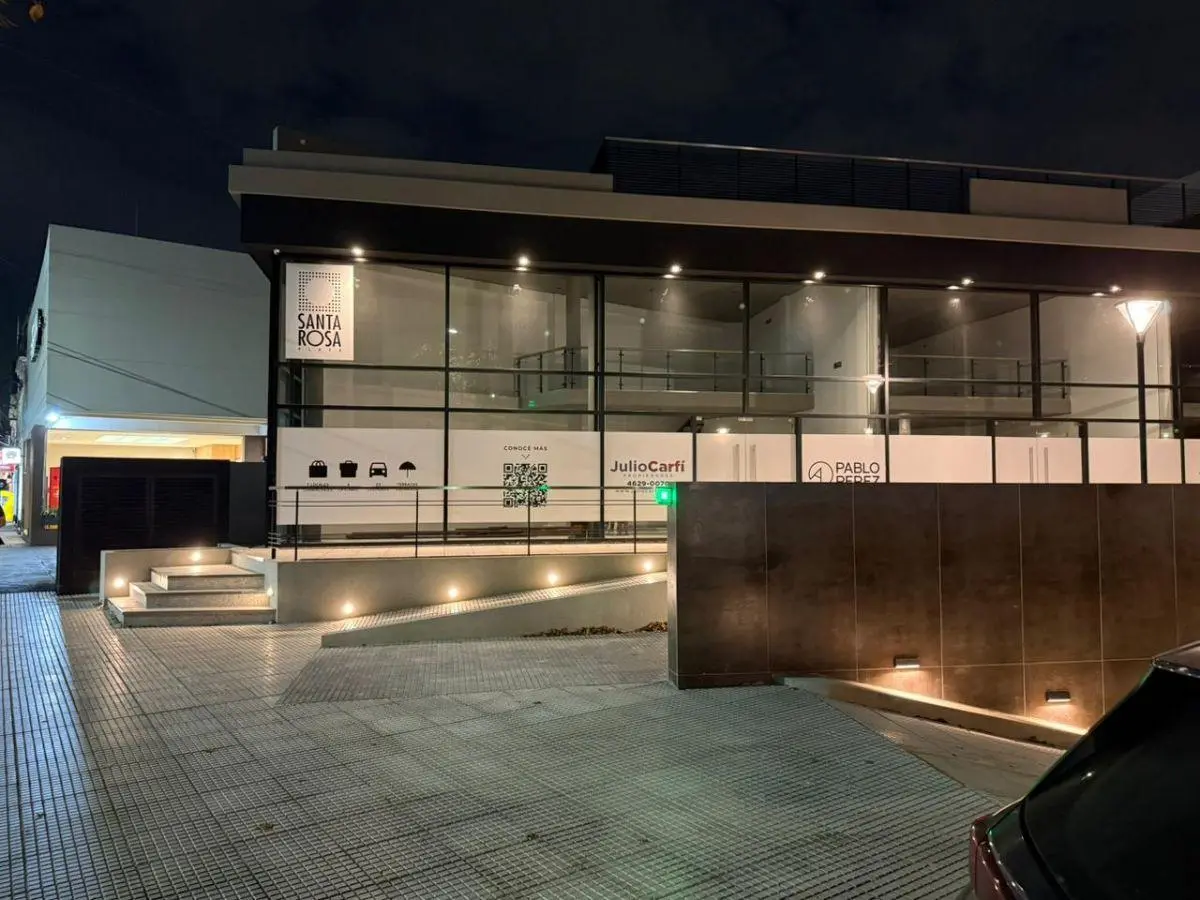 Alquiler local comercial con cochera en Ituzaingo 2