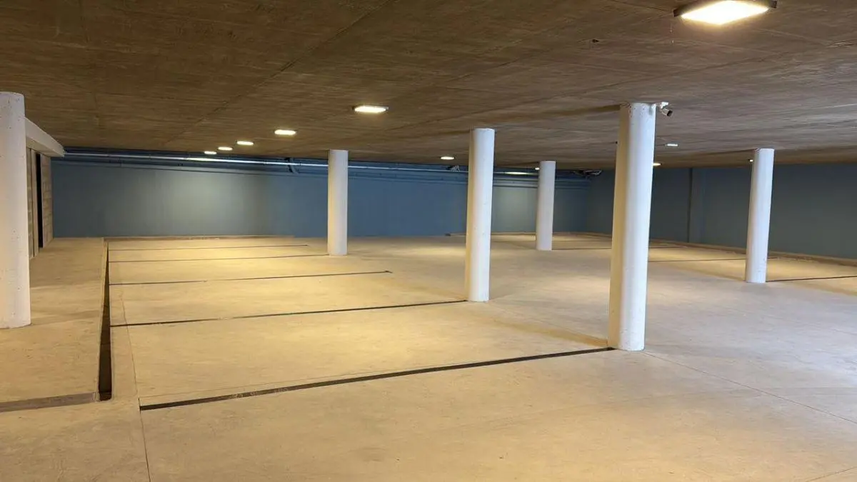 Alquiler local comercial con cochera en Ituzaingo 5