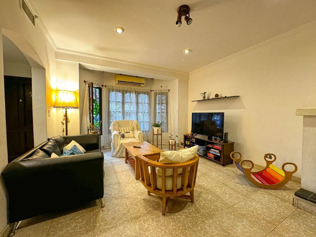 Casa 5 ambientes con pileta en Castelar 2