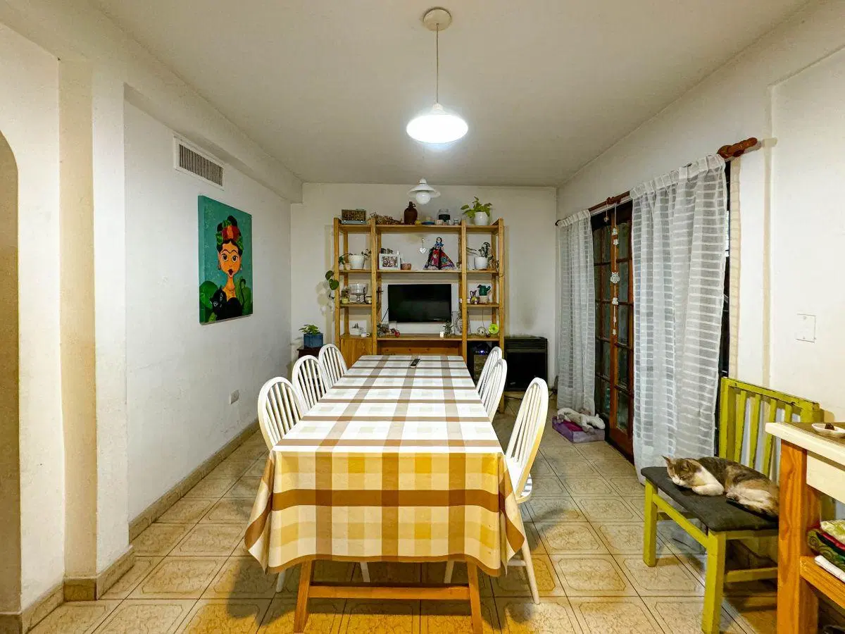 Casa 5 ambientes con pileta en Castelar 1