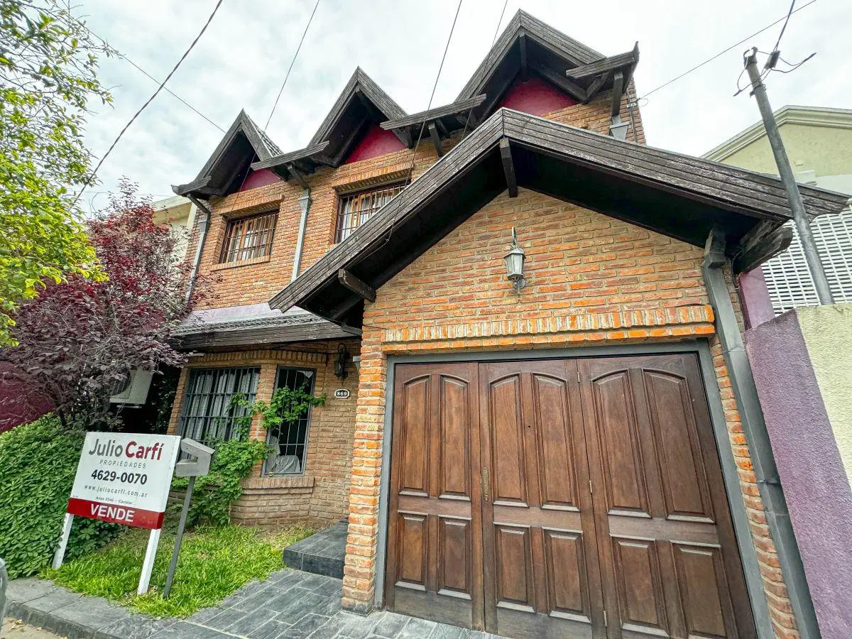 Casa 5 ambientes con pileta en Castelar 3