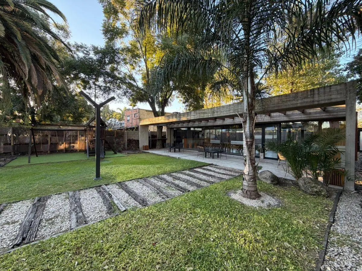 Departamento 4 ambientes con jardin y cochera en Ituzaingó 3