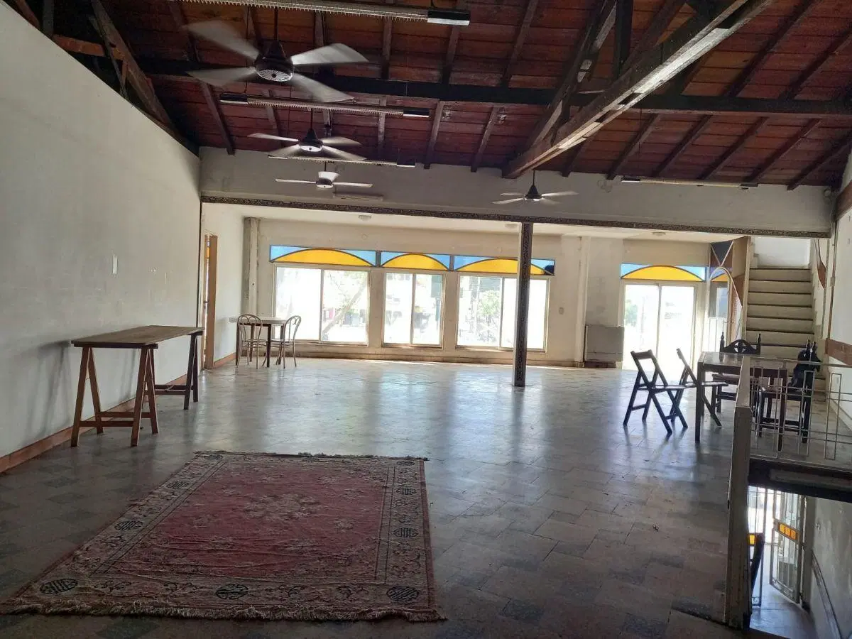 Venta salon comercial en Castelar 2