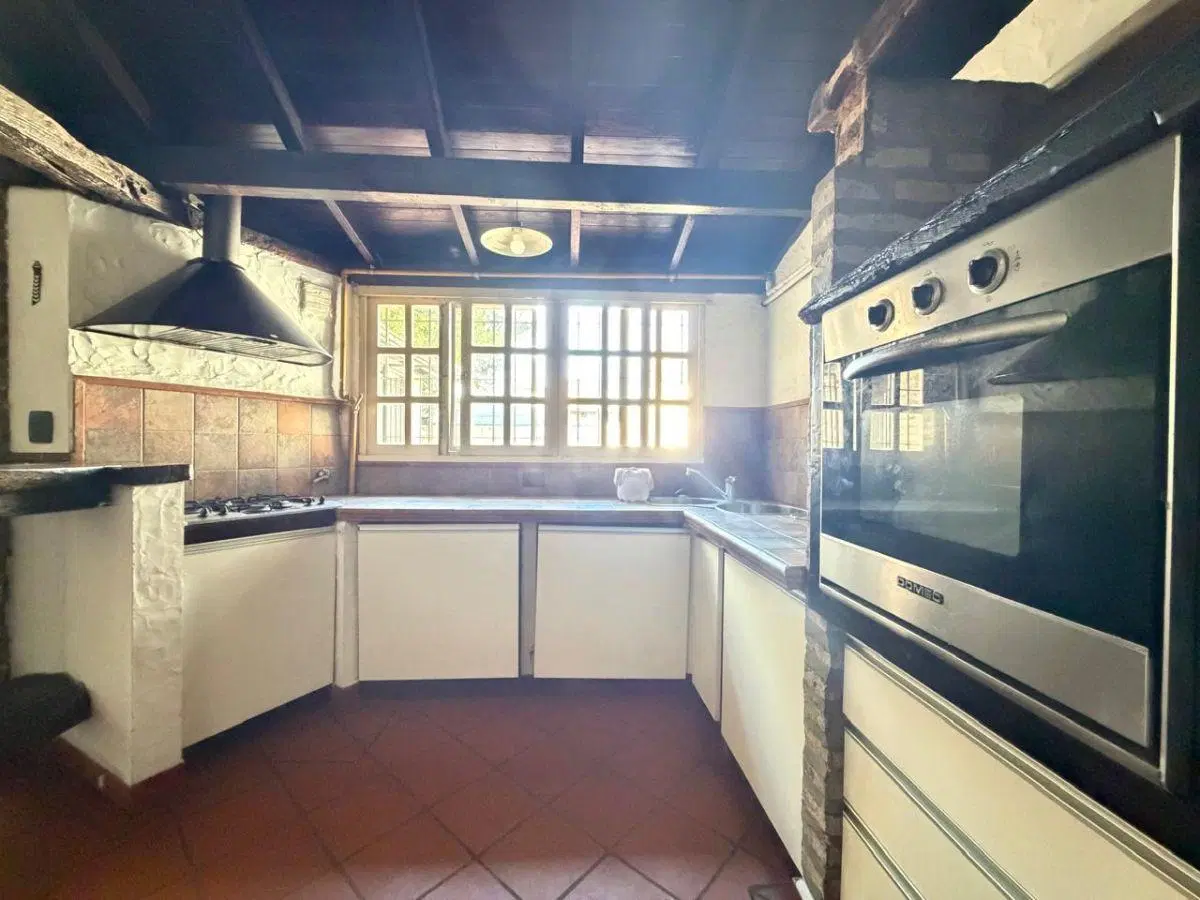 Casa 4 ambientes con jardin en Ituzaingó 2