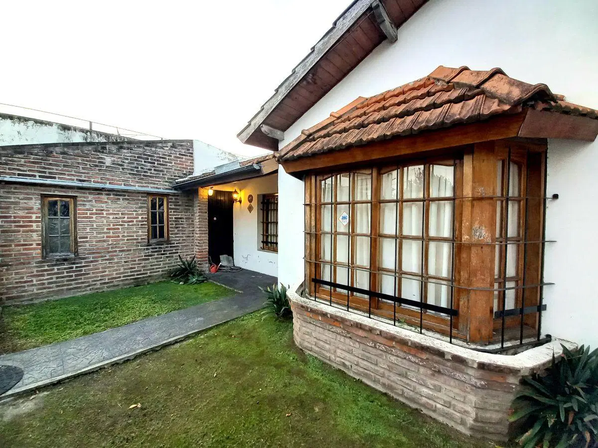 Casa 3 ambientes con jardin en Castelar 2