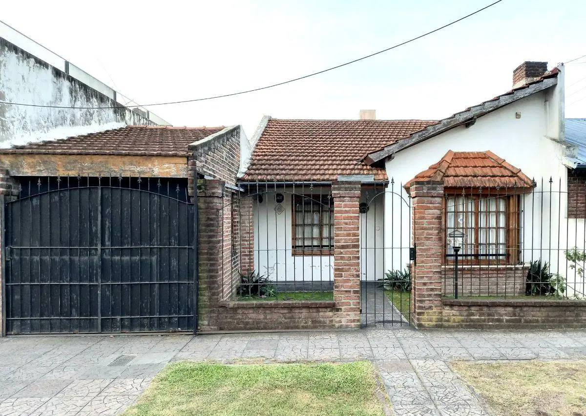 Casa 3 ambientes con jardin en Castelar 1