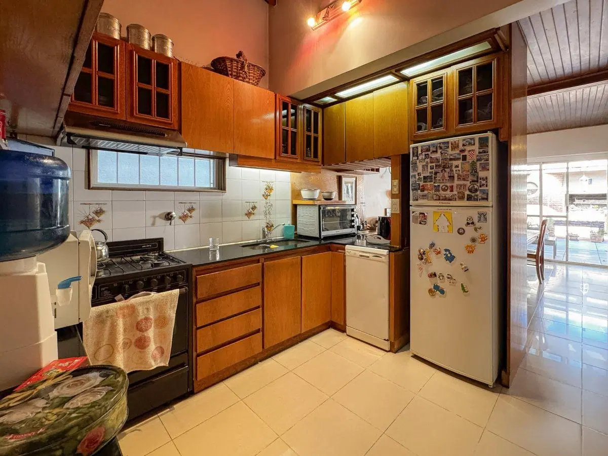 Casa 5 ambientes con pileta en Castelar 8