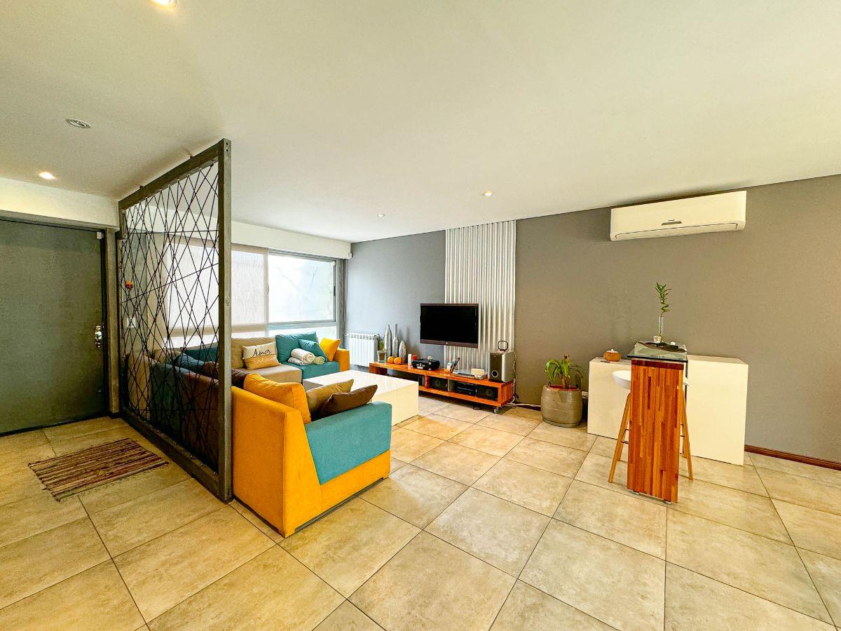 Foto de Casa 4 ambientes con pileta en Castelar, imagen 2