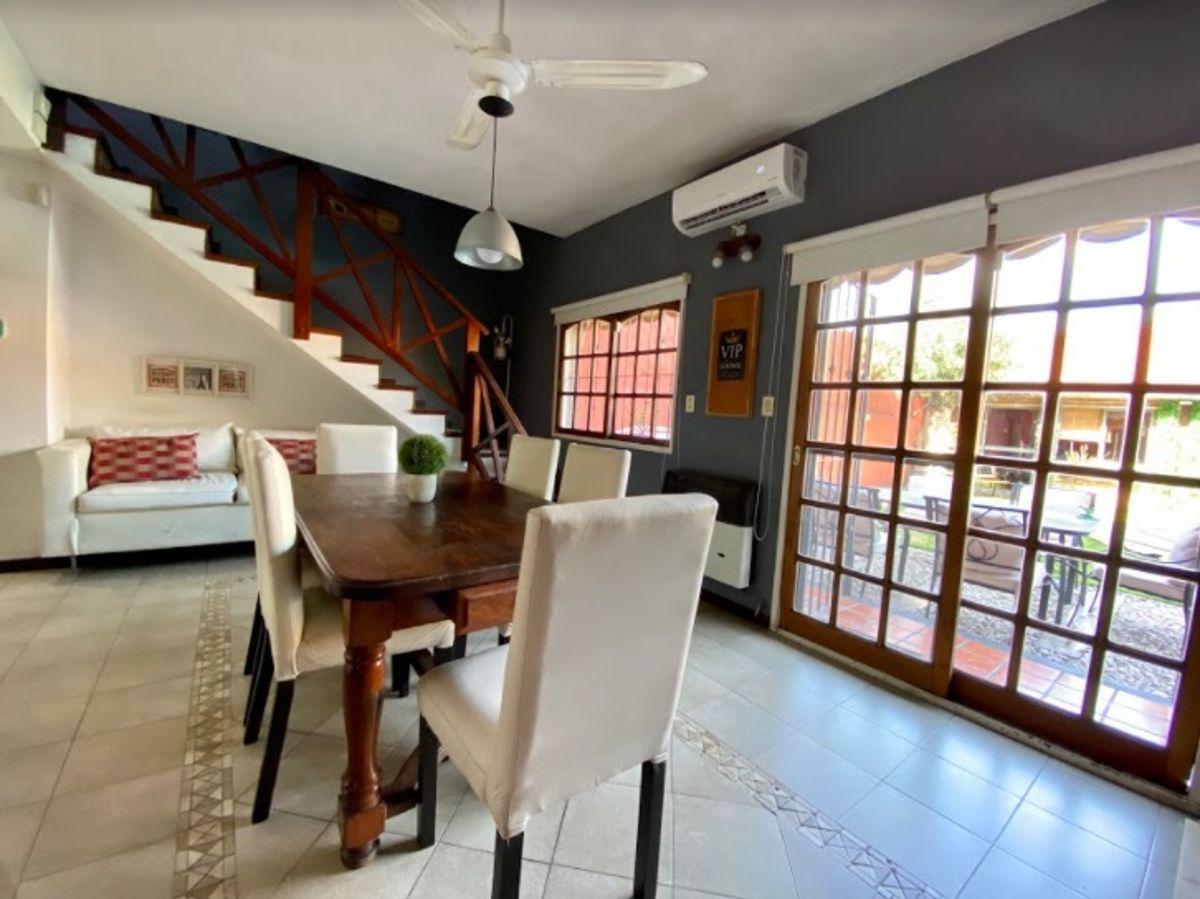 Foto de Casa 5 ambientes con pileta en Castelar, imagen 1