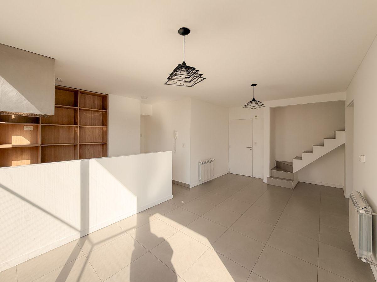 Foto de Alquiler departamento 3 ambientes con cochera y terraza en Castelar, imagen 2