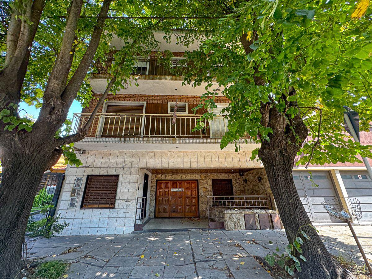 Foto de Departamento 4 ambientes con cochera en Castelar, imagen 1