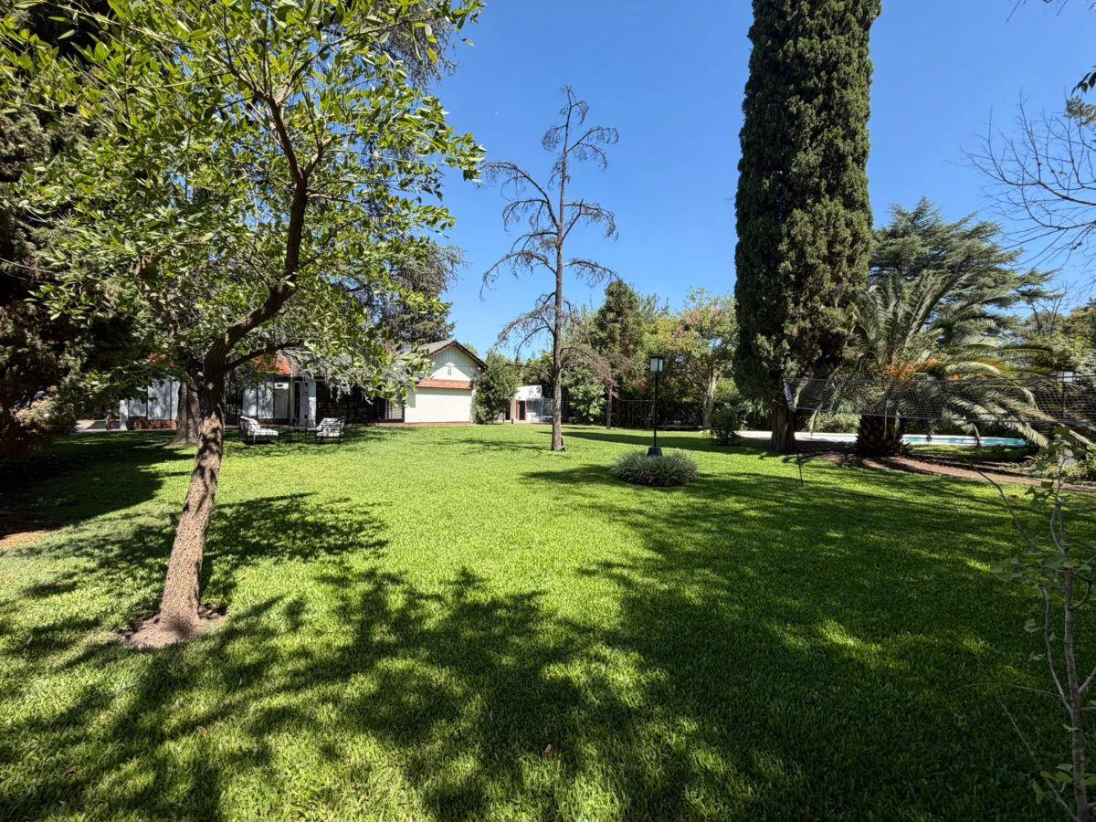 Foto de Casa 4 ambientes con pileta en Parque Leloir, imagen 1