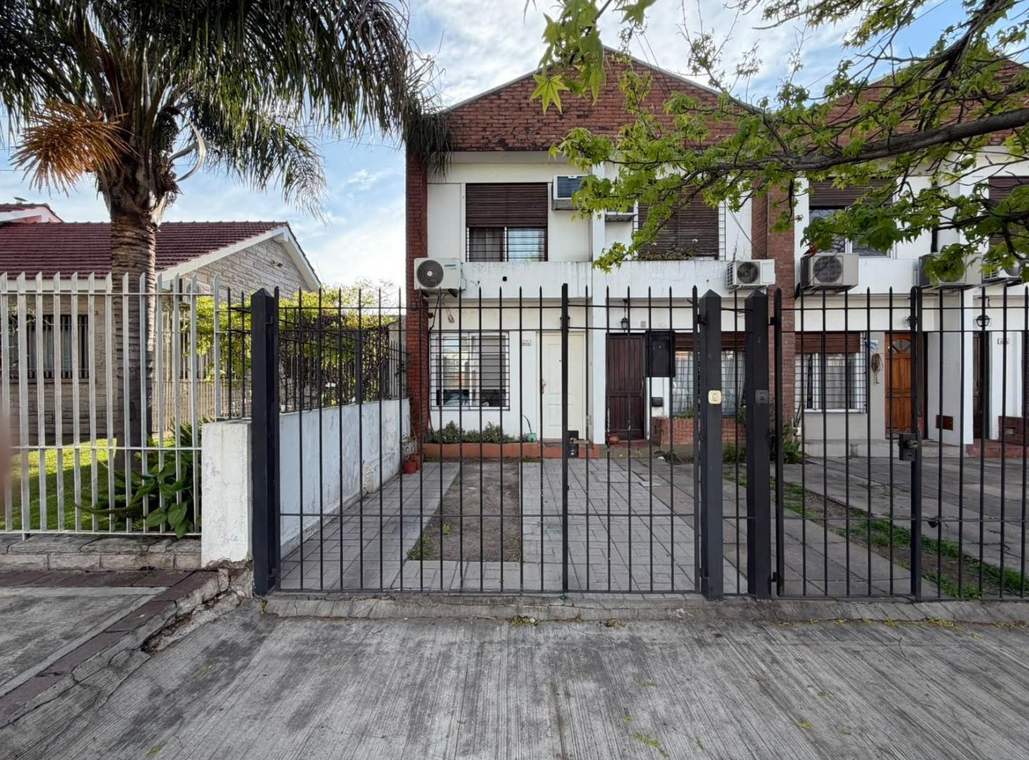 Foto de Dúplex / Tríplex en venta - Navarro 1629 esq. alem, CASTELAR NORTE, imagen 1