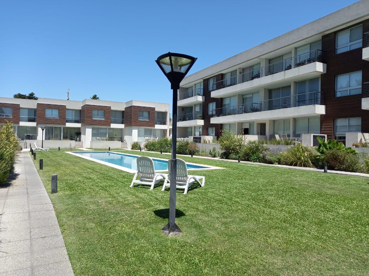 Foto de Dúplex / Tríplex en venta - Pontevedra 80 Las Fresias esq Paysandu, imagen 1