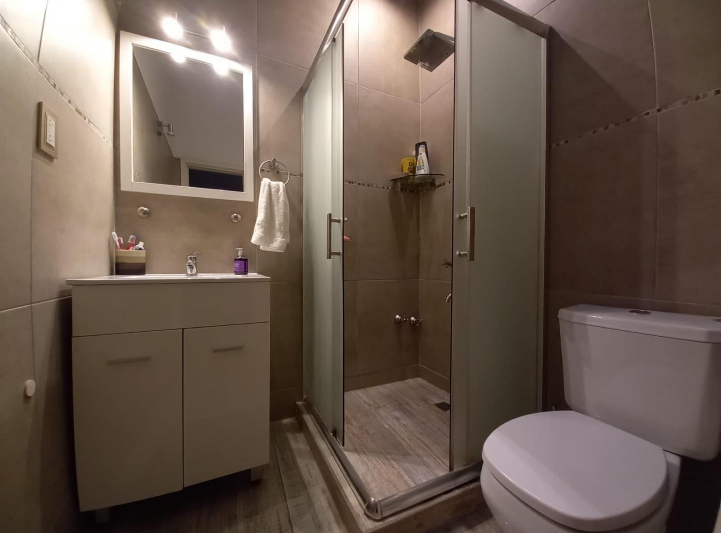 Foto de Venta Casa 6 Ambientes 5 Dormitorios Con Pileta En Castelar, imagen 3