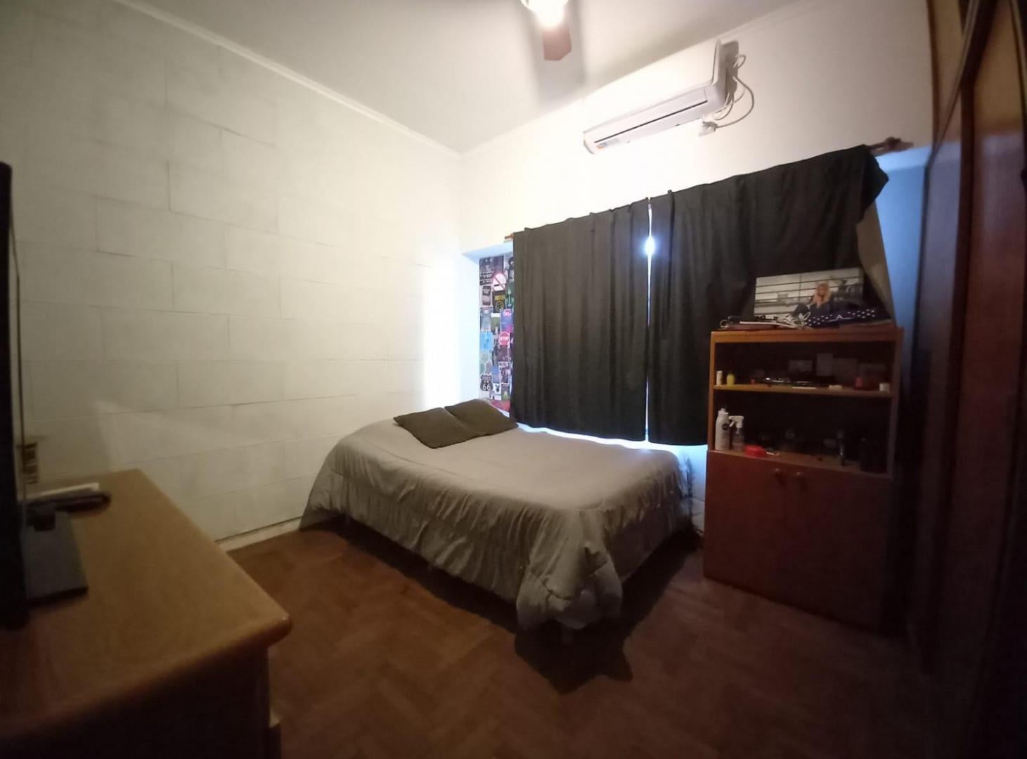Foto de Venta Casa 6 Ambientes 5 Dormitorios Con Pileta En Castelar, imagen 5