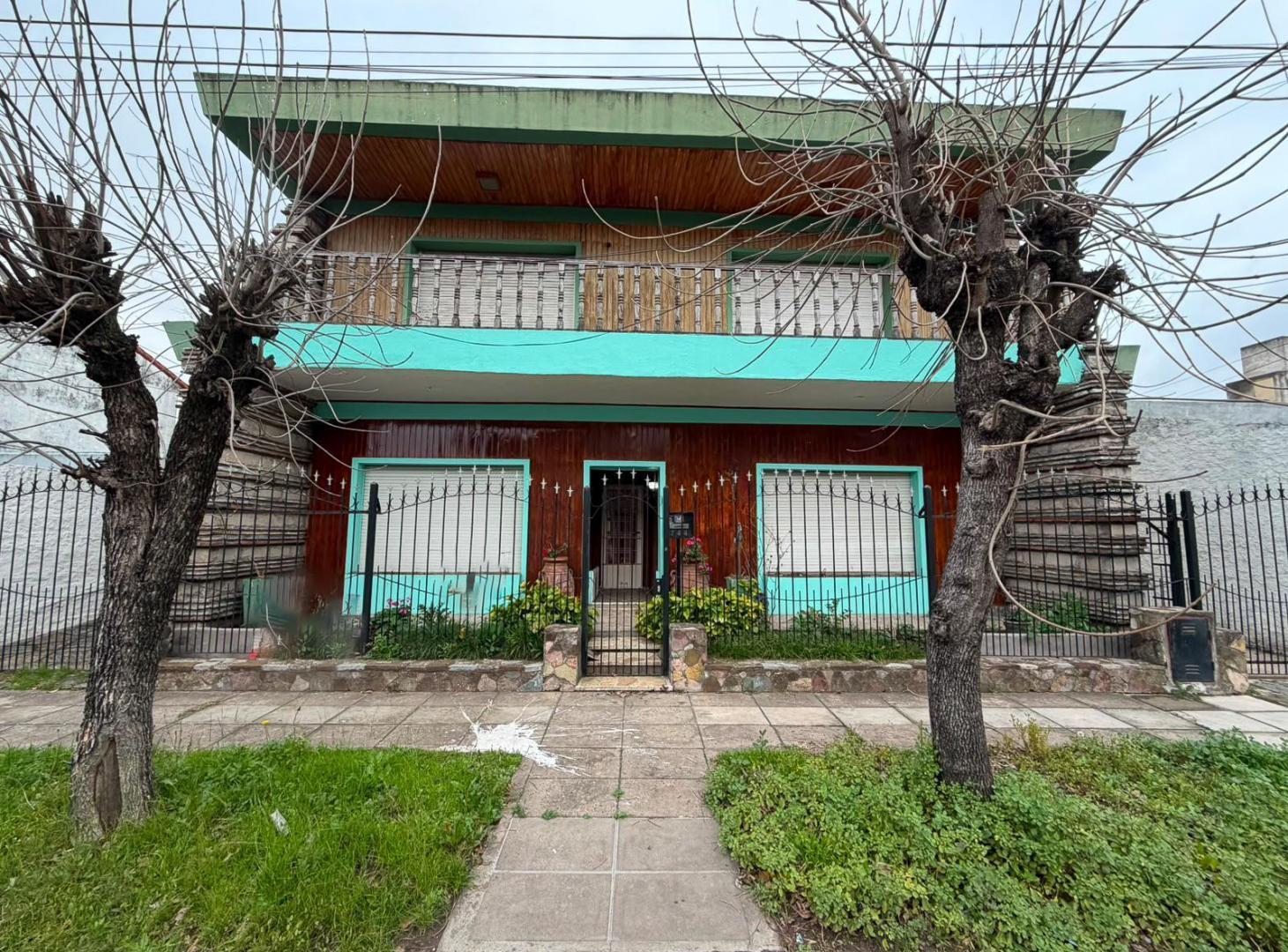 Foto de Casa en venta - Quintana 744 e/a France y Piaggio, CASTELAR SUR, imagen 1